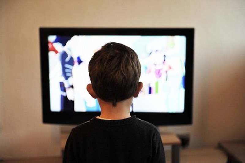 Сколько можно смотреть телевизор ребенку