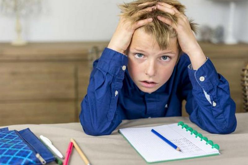 Как справиться с детским стрессом вызванным учебой в школе