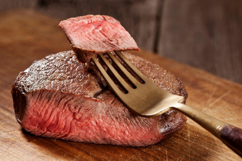 Почему опасно есть остывшее мясо