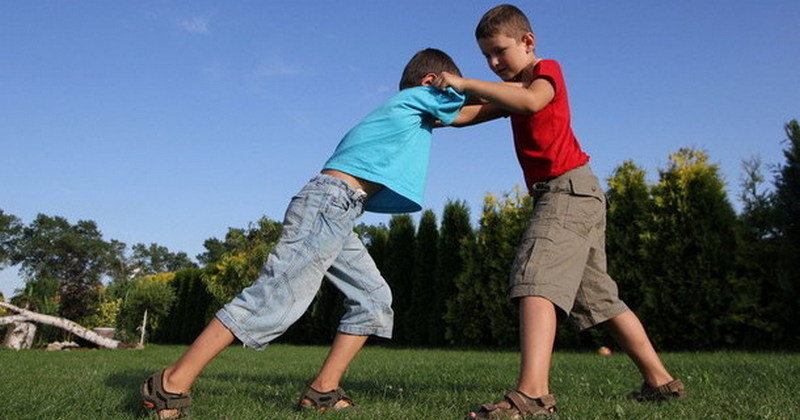 Как защитить своего ребенка от подростковой агрессии?