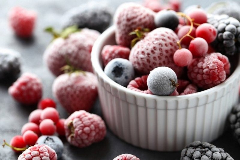 Можно ли заморозить фрукты и ягоды самим?