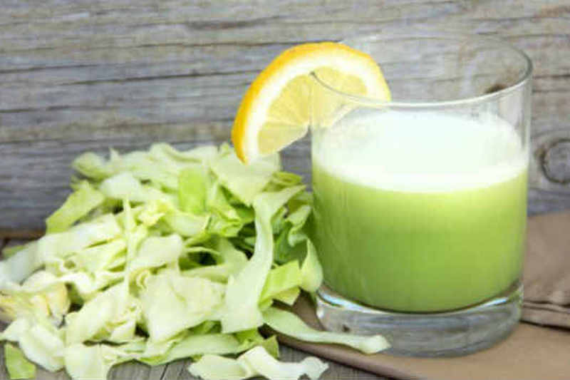 Лимонно-капустный сок при лечении язвенной болезни желудка и кишечника.