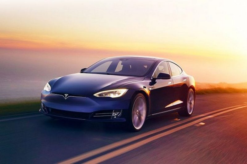 Tesla заменит батареи в своих моделях