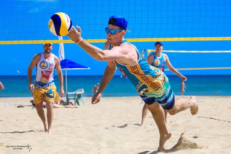 Пляжный волейбол летом: подготовка к тренировке и игре