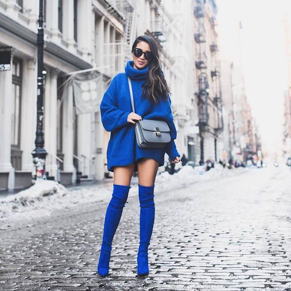 Как и все ботфорты, синие модели привлекательны в сочетании с платьями