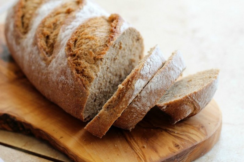 Как «освежить» зачерствевшую булку или хлеб
