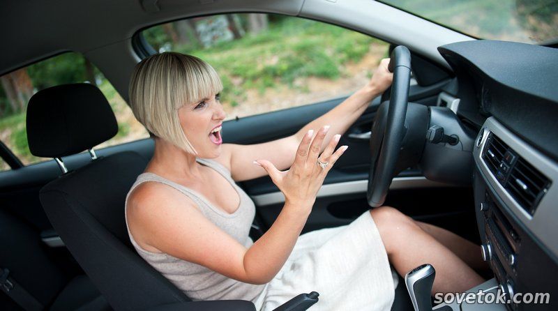 Почему женщины за рулем ведут себя агрессивнее мужчин