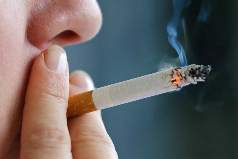 Как уменьшить пагубное влияние сигарет на контактные линзы?