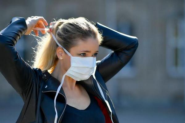Пандемическая мода: Как правильно подобрать защитные маски под образ