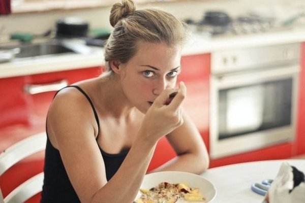Как похудеть в условиях стресса: советы от диетолога