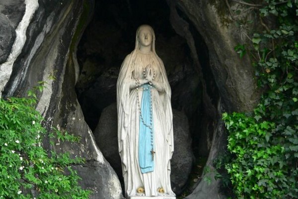 25 сентября с глаз иконы Пресвятой Богородицы Боянской потекла слеза: сильная молитва Деве Марии о защите