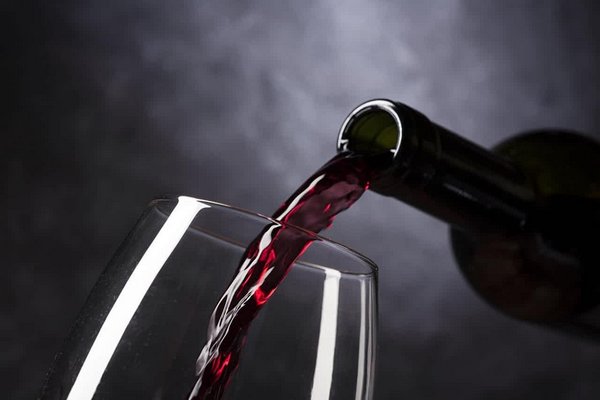 Регулярное употребление вина ведет к раку груди — ученые