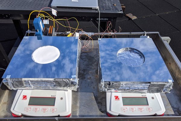 Учёные создали панели для пассивного охлаждения — они могут охлаждать дома и контейнеры с продуктами без электричества