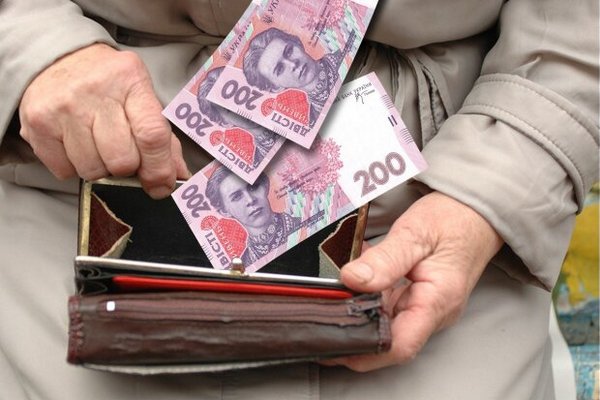 Это можно сделать самостоятельно: украинцам рассказали, как повысить свою пенсию